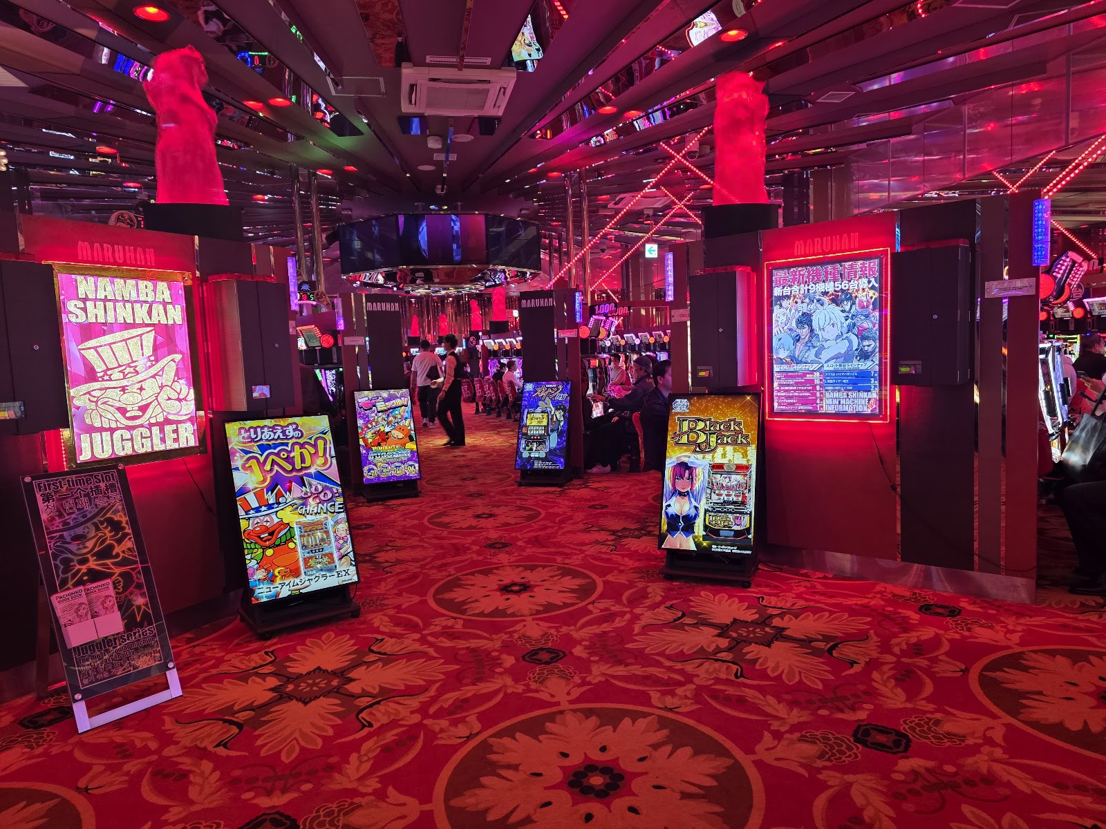 Maruhan Namba interior